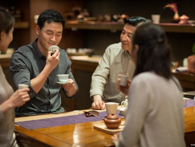 好奇武汉饮茶费用？老张亲探茶坊，领略当地茶风茶韵