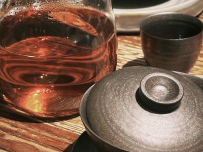 老陈的武汉品茶奇遇：从焦虑到在茶香里找回生活锚点