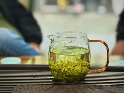 朋友阿杰邀约喝茶倾诉压力，竟是因工作节奏太快